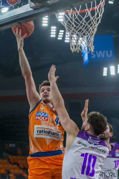 法比奥“吃饼”后起舞！15场9球仅次1人，破5场球荒已造14球