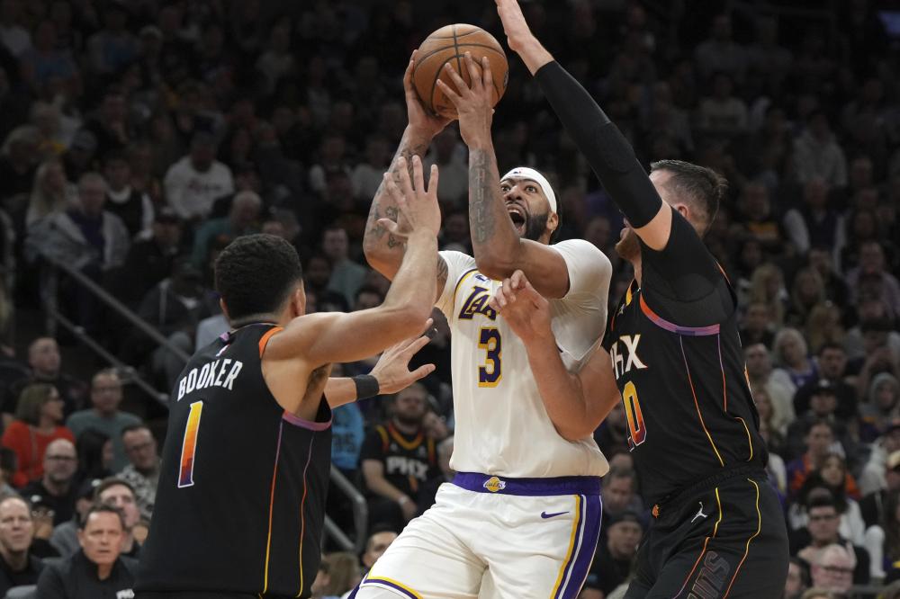 东契奇：我和詹姆斯该为球队攻防恶化负责 这都赖我.